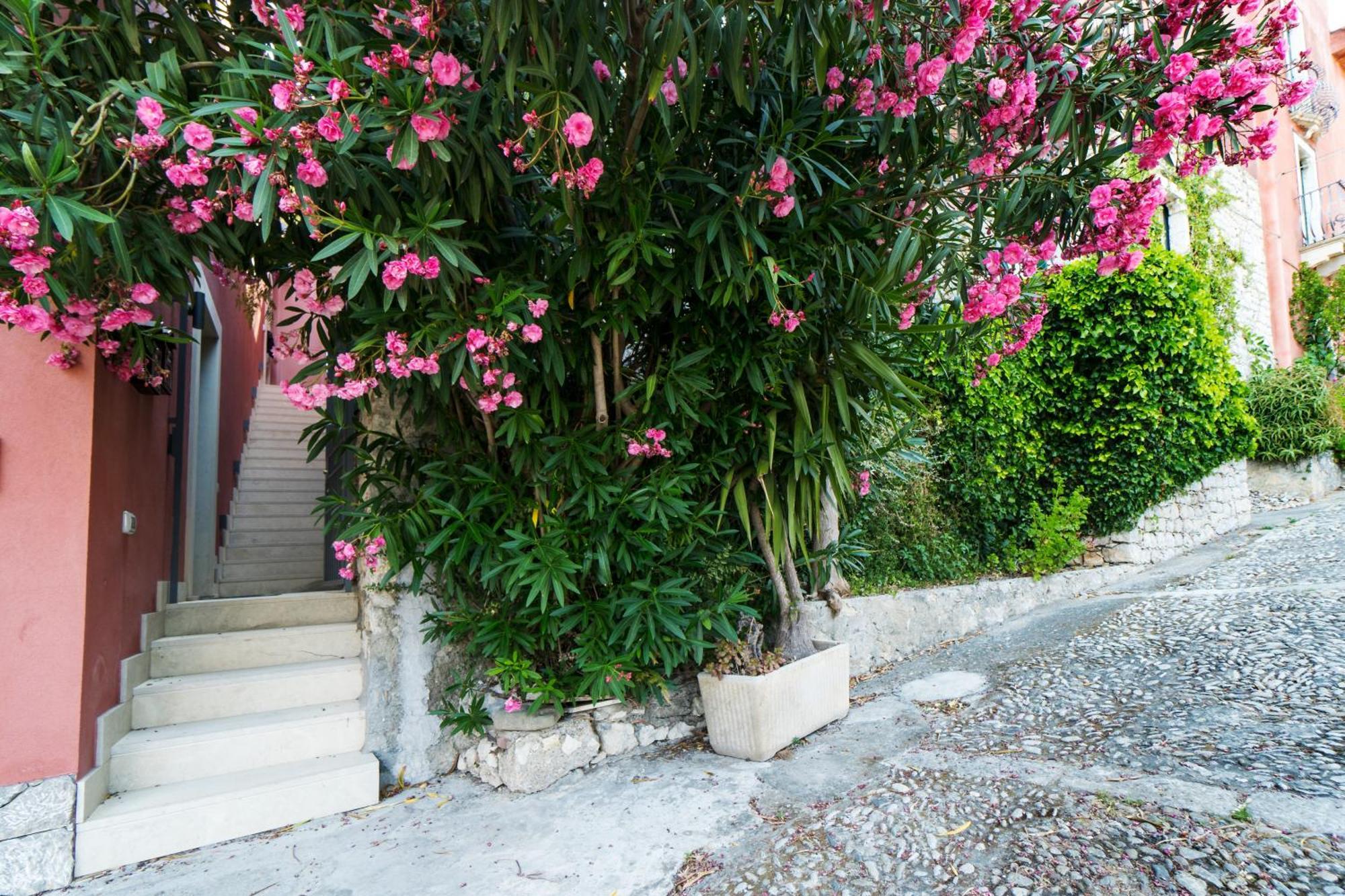 The Charming House Apartment Taormina Exterior photo